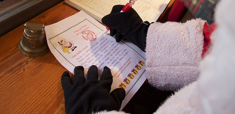Il Babbo Natale che legge le letterine